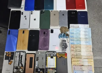 PM prende três e apreende 19 celulares roubados em festa no Sudoeste baiano