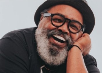 Em tratamento contra câncer, Jorge Aragão volta aos palcos