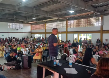 Professores de Lauro de Freitas cobram salários de servidores contratados via Reda