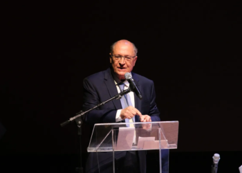 Alckmin veta PL que obriga estados e municípios a dar uniforme escolar