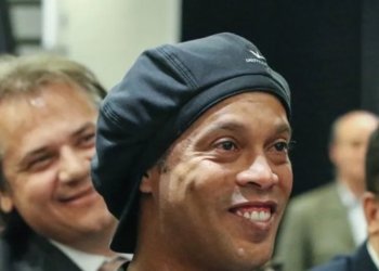 Polícia Federal vai à casa de Ronaldinho Gaúcho para apreender passaporte