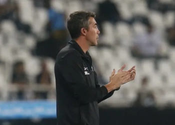 De olho no Bahia, técnico do Botafogo usou jogo da Sul-Americana em busca de soluções nas laterais