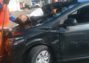 Motociclista é atingido por carro na Cidade Baixa