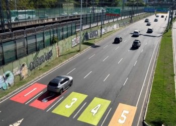 Quatro suspeitos de assalto a ônibus de turismo são presos na Avenida Paralela