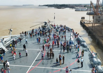 Maior navio de guerra da América Latina recebe visitantes em Belém; veja atrações