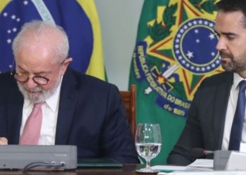 Eduardo Leite pede a Lula mais ajuda para efeitos da chuva no RS