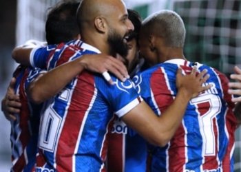Bahia vence Coritiba de virada e se afasta da zona de rebaixamento