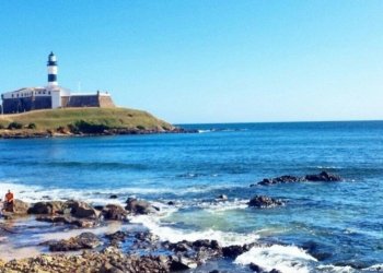 Pescador morre na praia do Farol da Barra