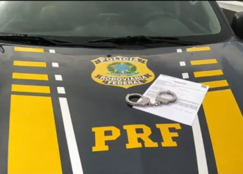 Foragido por homicídio, homem é preso quando viajava de ônibus na Bahia