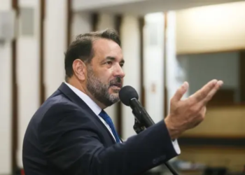 Alan Sanches diz que oposição decidirá apoio a recondução de Adolfo Menezes nesta semana