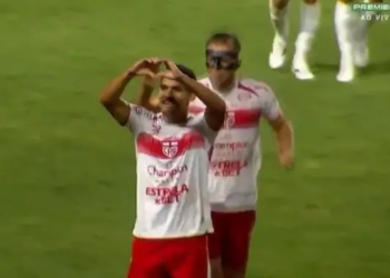 “Atuação histórica”, diz atacante do CRB após goleada aplicada sobre o Vitória