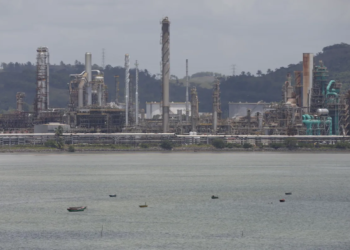 Petrobras deve readquirir Refinaria de Mataripe, diz ministro