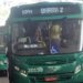 Homem fica preso ao tentar entrar pelo fundo de ônibus em Salvador