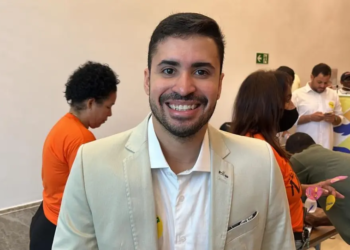 Filho de prefeita, deputado afirma que grupo em Juazeiro só vai fazer campanha em 2024