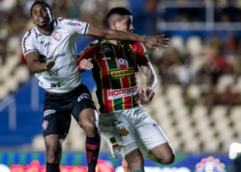 Após deixar jogo com dores na coxa, Iury Castilho será reavaliado nesta segunda