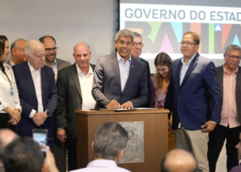 Jerônimo Rodrigues assina contrato de expansão no fornecimento de gás