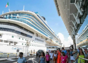 Navio espanhol atraca em Salvador com mais de 4 mil turistas