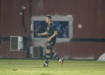 “Cristiano Osvaldo” tem contrato renovado com o Vitória por mais um ano