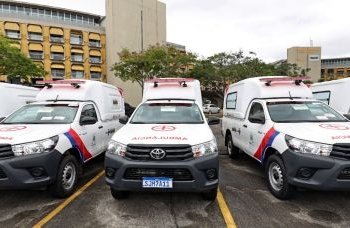 Governo do Estado entrega 68 ambulâncias tipo van para 66 municípios baianos