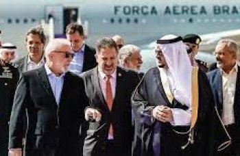 Lula desembarca na Arábia onde apresenta projetos de investimento