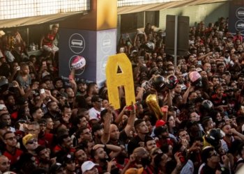 Léo Santana comanda festa do Vitóra no domingo em trio elétrico na Barra