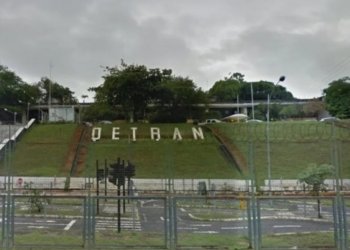 Chuva causa estrago em estrutura de prédio do Detran