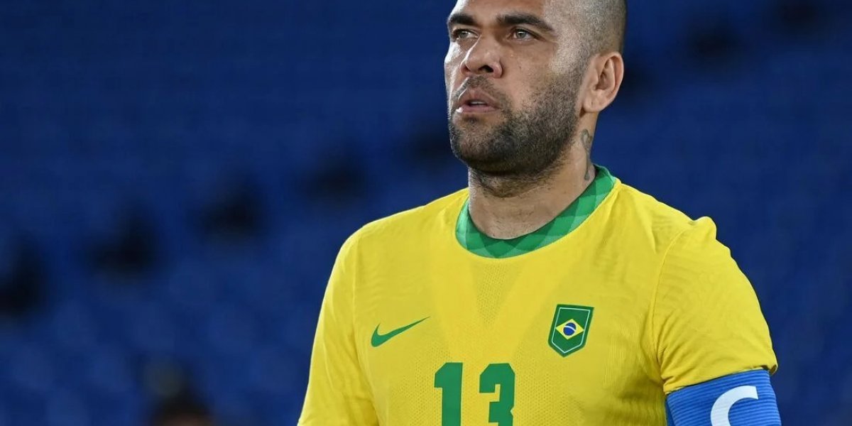 Mulher que acusa Daniel Alves de estupro pede indenização, diz jornal