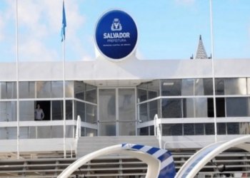 Prédio da prefeitura permanece interditado após incêndio