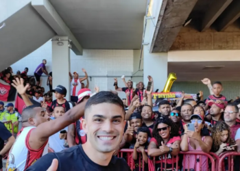 Gegê se declara para torcida do Vitória: “Eu nunca vi uma como essa”