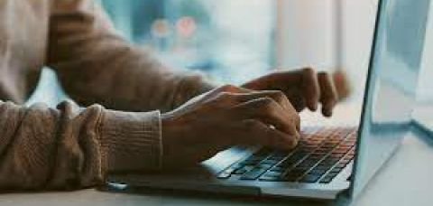 Setor de serviços tem queda de 0,3% em setembro, aponta IBGE