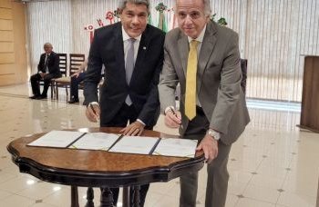 Jerônimo assina acordo para implantação de Centro Tecnológico Aeroespacial da BA