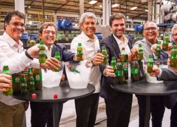 Jerônimo Rodrigues participa de inauguração de nova linha de refrigentes da Ambev na Bahia