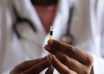 Salvador retoma vacinação de COVID nesta segunda