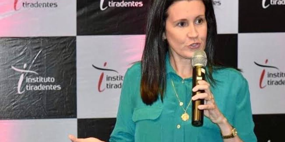 Renata Vidal parabeniza Osvaldo Lyra pelo título de cidadão de Salvador