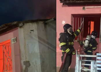 Casa pega fogo em bairro de Jequié; chamas atingiram teto