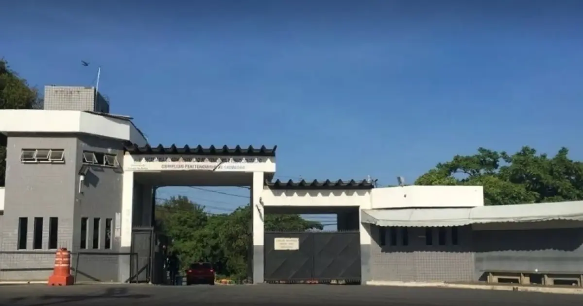 Homem é encontrado morto dentro de carro próximo à Lemos de Brito