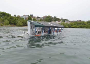 Naufrágio: piloto relata que embarcação foi invadida antes de virar