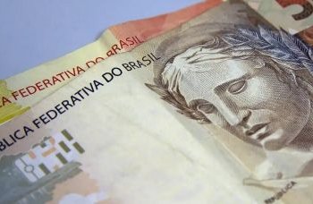 Brasileiros acreditam que a situação financeira melhorará, diz pesquisa da CNI 