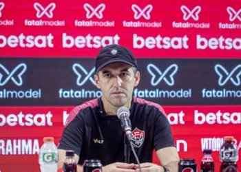 Vitória encara sequência de três jogos fora de casa e Condé deve rodar o elenco