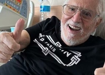 Carlos Alberto de Nóbrega ganha alta após sair da UTI