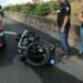 Batida entre motocicleta e carro de homem ferido em Salvador