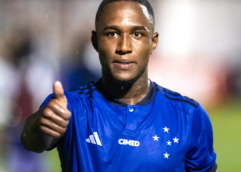 Sobrevivente da tragédia do Ninho do Urubu marca gol da vitória do Cruzeiro na estreia do Mineiro