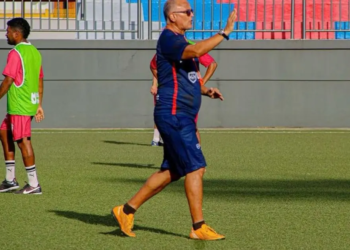 “Se respeitarmos demais e começarmos a temer, não pode ser o Bahia de Feira”, diz técnico sobre jogo contra o Vitória