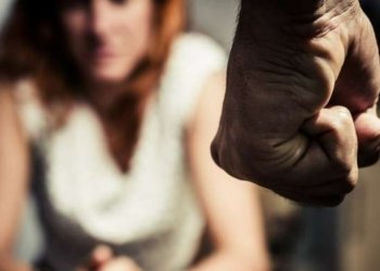 Mulher é agredida por gerente de conveniência após briga por senha de Wifi