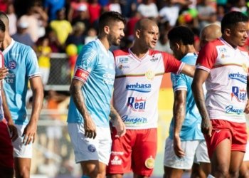 Bahia vence Juazeirense e assume liderança do campeonato baiano