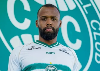 Vitória negocia empréstimo do zagueiro Reynaldo, ex-Goiás e que está no Coritiba