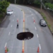Após chuvas, cratera se abre no meio de avenida