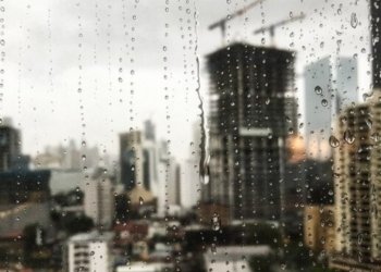 Semana inicia com fortes chuvas em Salvador