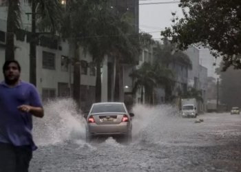 Transtornos causados pela chuva continuam nesta segunda-feira (15) em Salvador