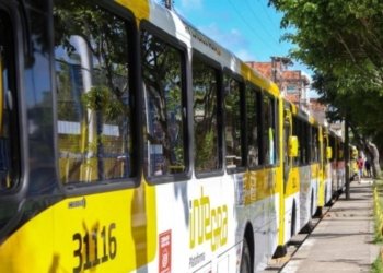 Pane elétrica em ônibus interdita trânsito na Ladeira da Montanha